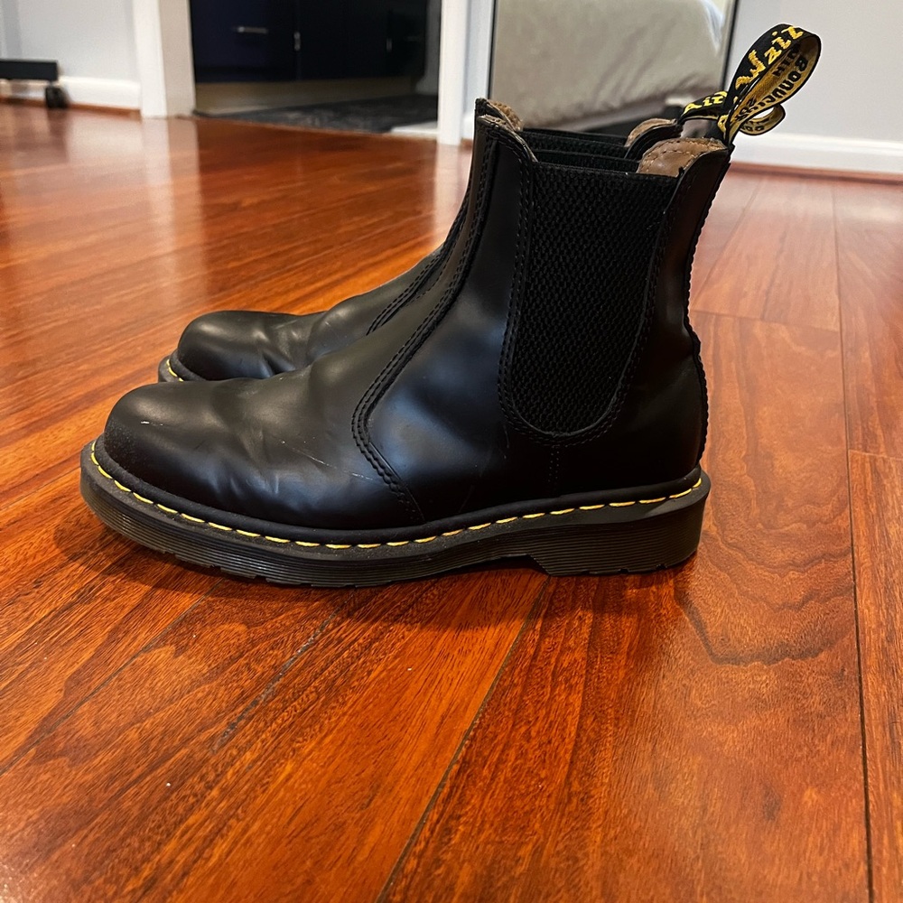 Dr. Martens -PRICE Reduction- Chelsea Boot Women’s 8